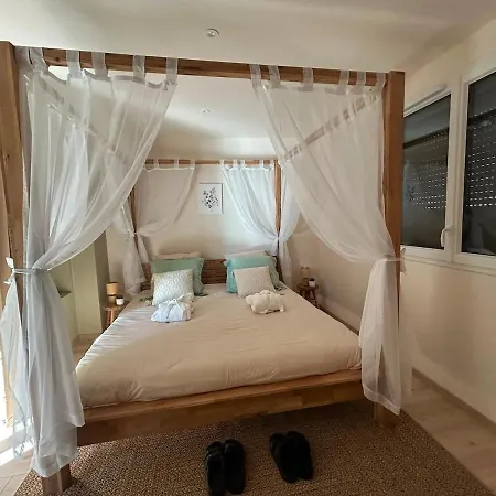 Holiday home Maison Bien-etre Avec & Bain Nordique Privatif Cremeaux